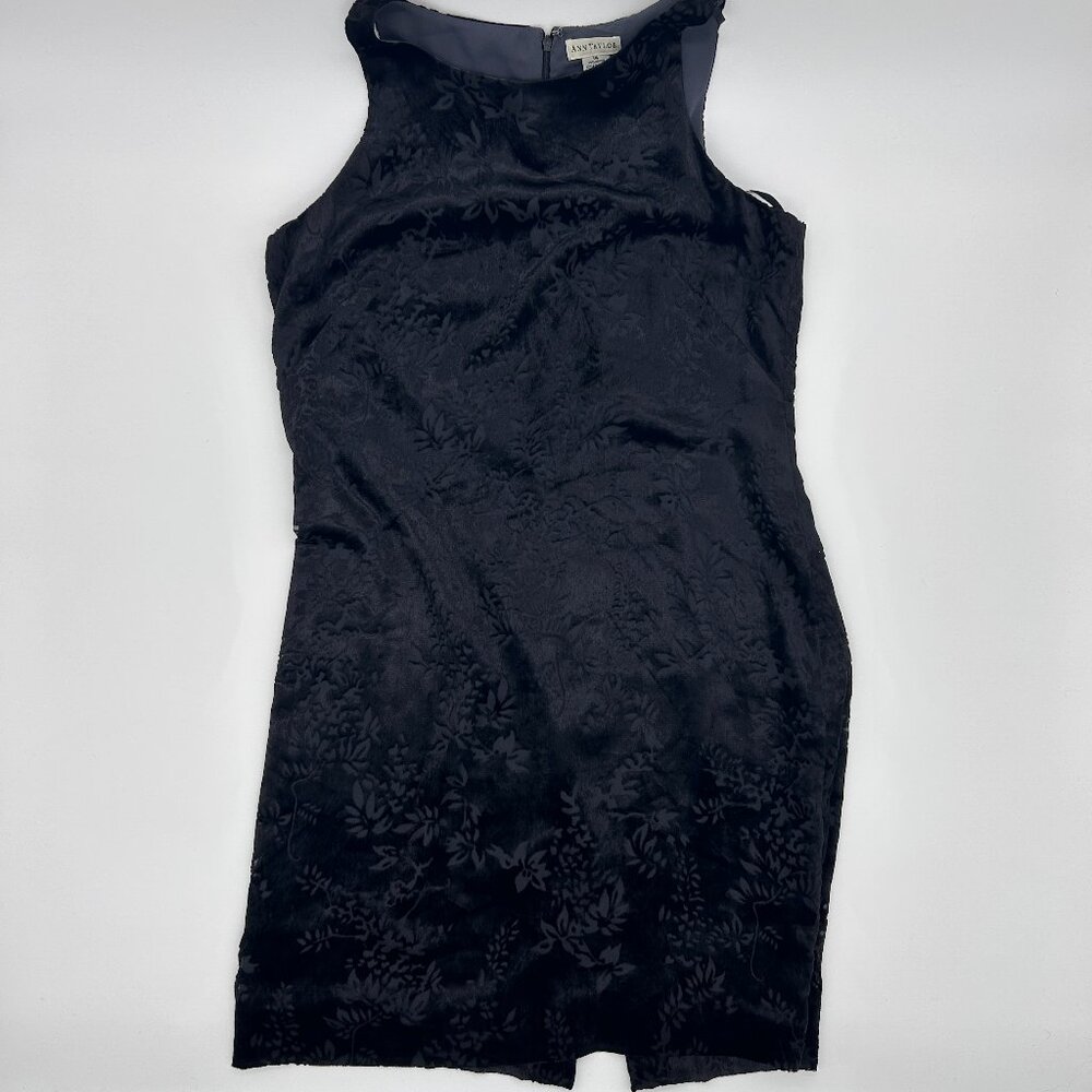 Vitnage Ann‎ Taylor Black Velvet Sleeveless Dress With Applique Size 14